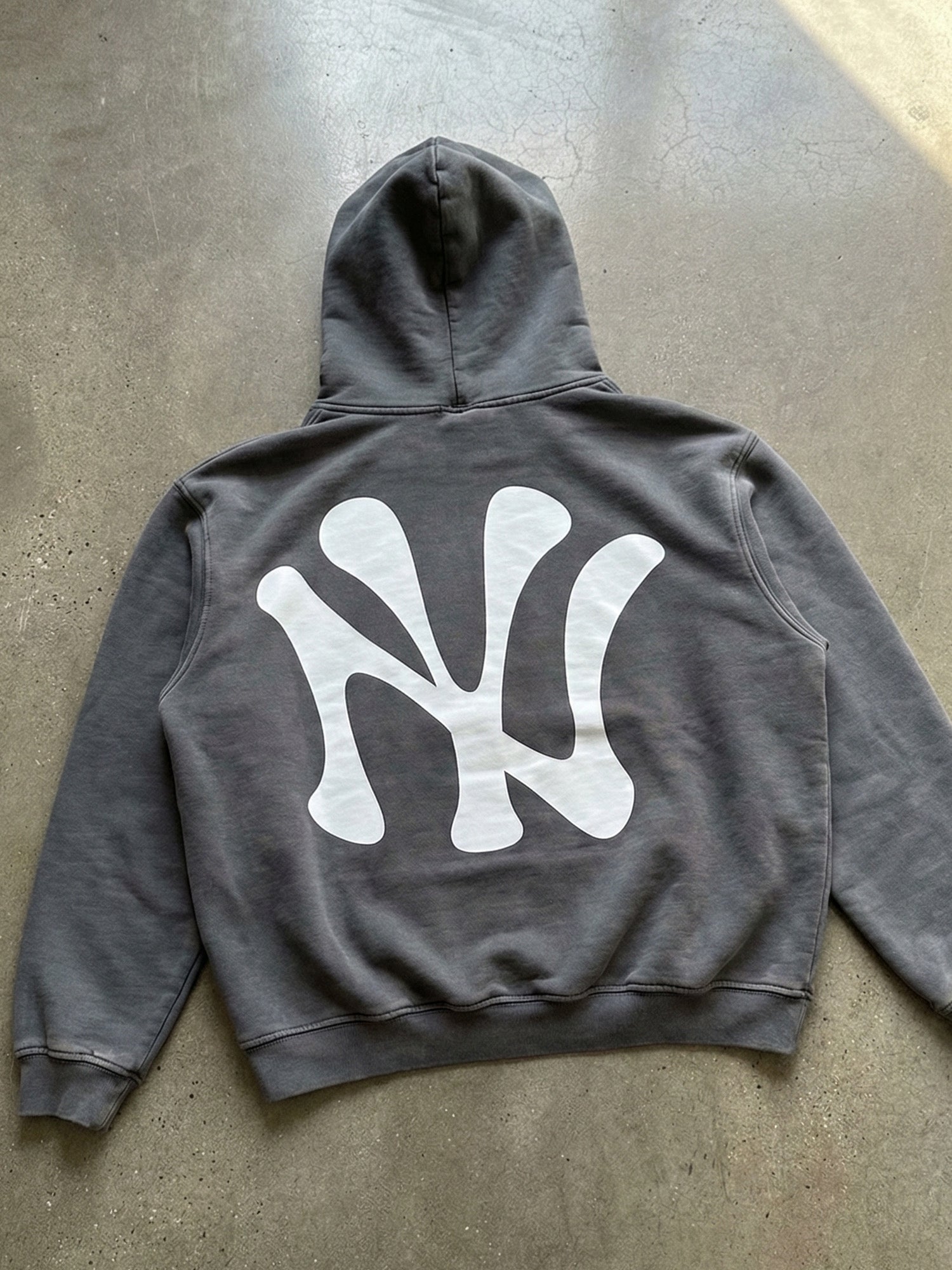 YANKEES WASHED GREY HEAVYWEIGHT HOODIE
