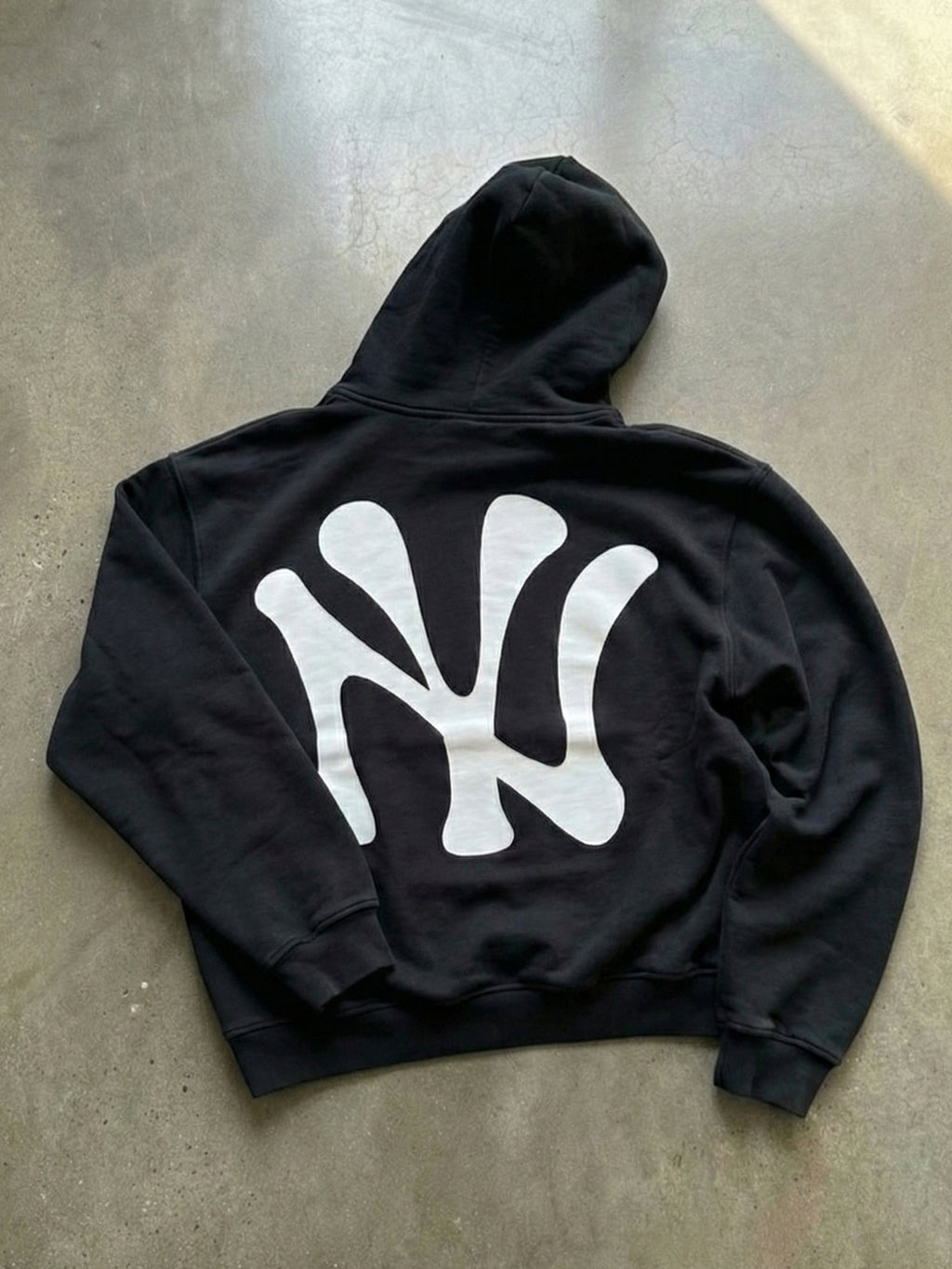 YANKEES BLACK HEAVYWEIGHT HOODIE